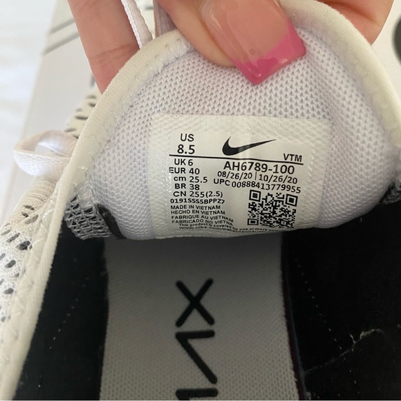 Nike Air Max 270 Sneakers | Size 8.5 Women’s | BLACK/WHITE - Picture 8 of 10